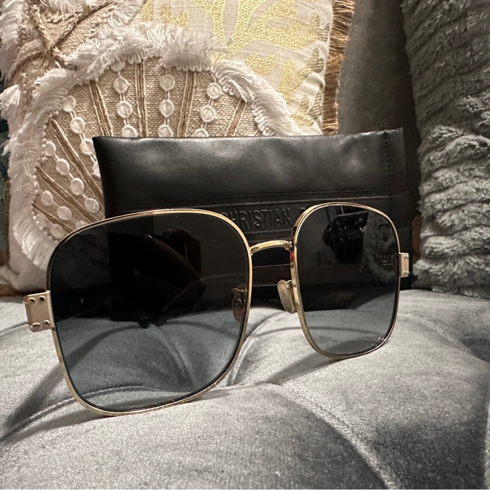 $590 Dior S5U CD40073U Sunglasses w/case